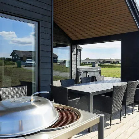 10 Person In Bogense-by Traum * Bogense